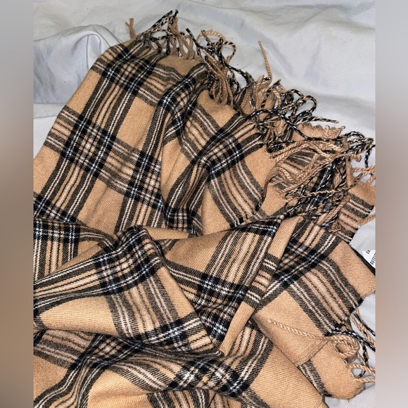 NWT Urban Outfitters Scarf - Picture 4 of 4